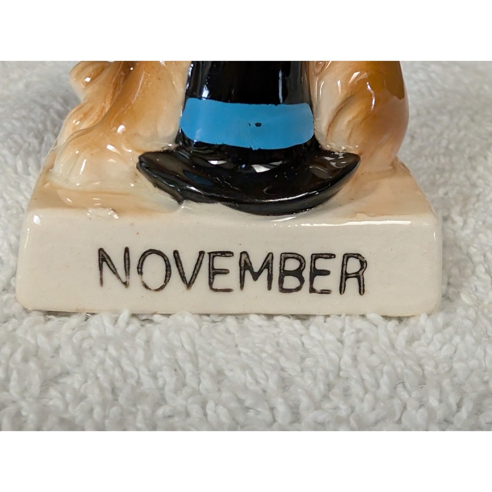 Norcrest Calendar Birthday November Dog Figurine A646 Thanksgiving Pilgrim Hat - Picture 8 of 12